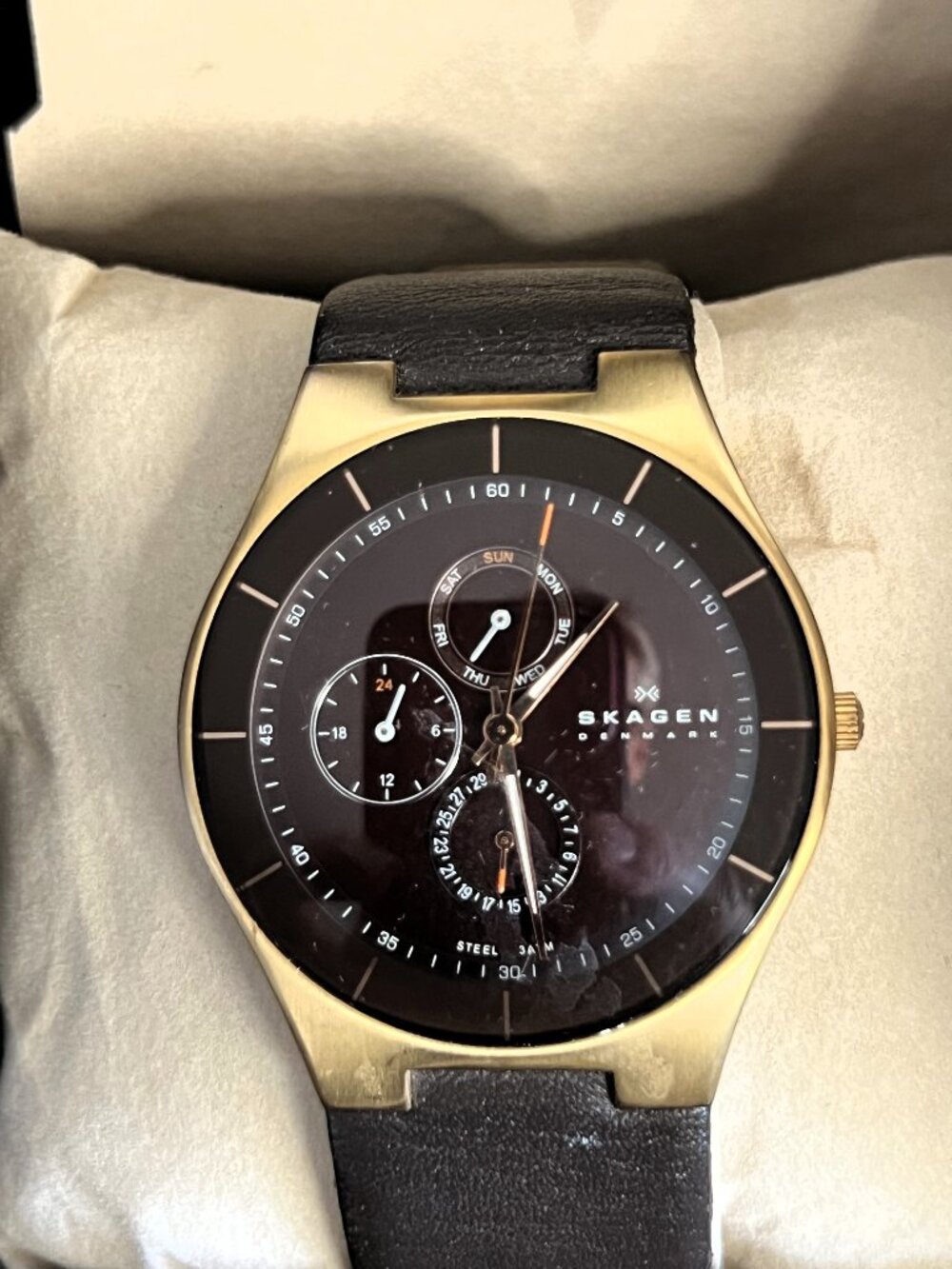 Elegant & Minimalist Skagen Denmark Men's Multi-Function Watch - Picture 2 of 3